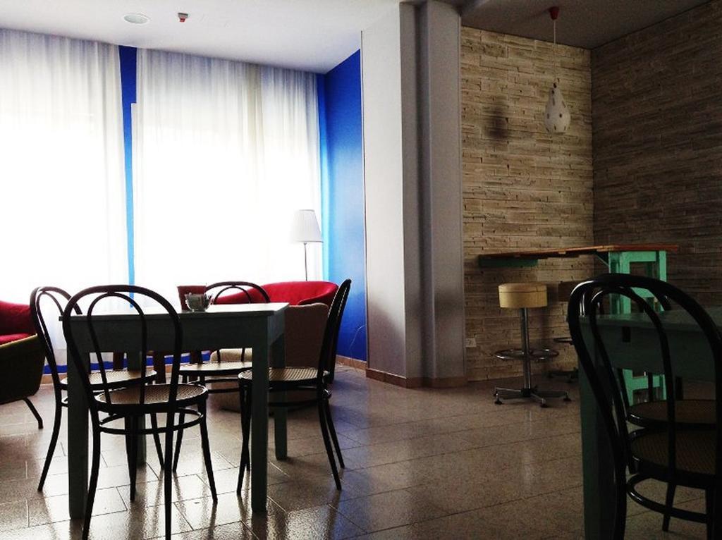 Hotel Byron Solo Per Giovani Riccione Extérieur photo