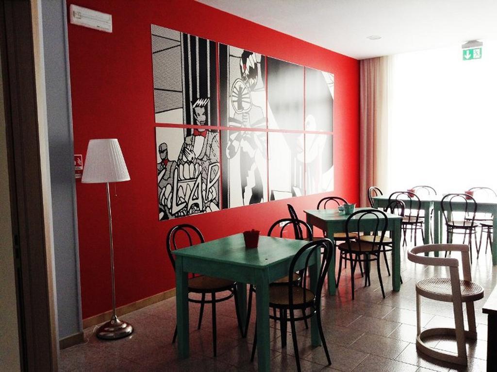 Hotel Byron Solo Per Giovani Riccione Extérieur photo