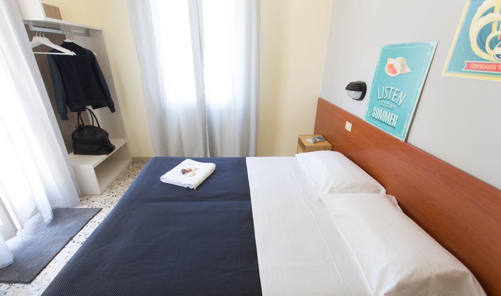 Hotel Byron Solo Per Giovani Riccione Chambre photo