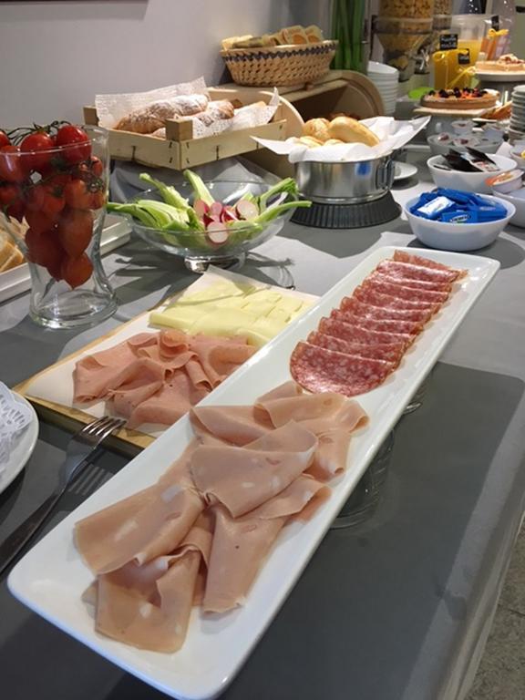 Hotel Byron Solo Per Giovani Riccione Extérieur photo