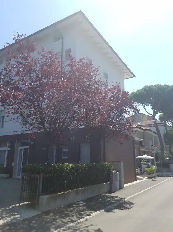 Hotel Byron Solo Per Giovani Riccione Extérieur photo
